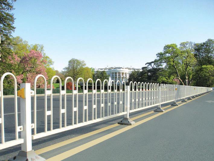 道路護欄應(yīng)該如何選擇適合的螺絲