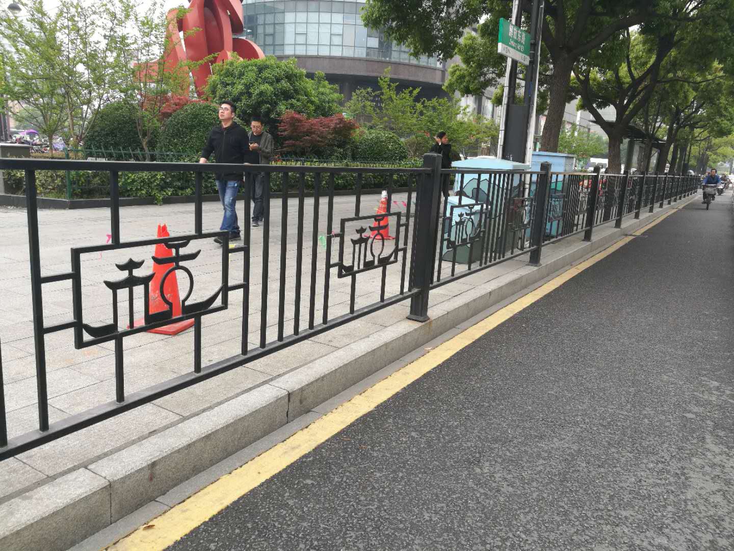 道路護欄廠家簡述護欄的養(yǎng)護方式