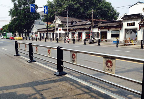 南京夫子廟道路兩側(cè)道路護(hù)欄