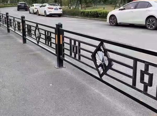 南通道路護(hù)欄如何完善施工方案